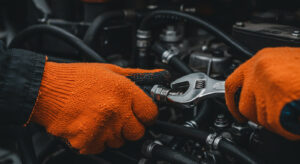 فريق صيانة معدات شركة ديارنا الحديثة للتجهيز والتسليم